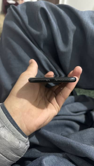 iPhone SE 2020 JV 82 battery health 10/9 condition only back crack