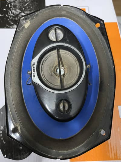 Kenwood Speakers in a little but rough condition sound ok hai