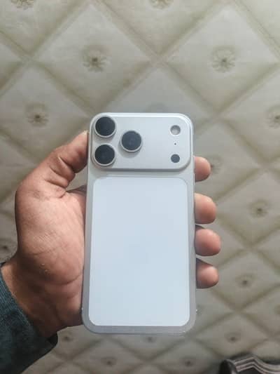 iPhone XR convert in iPhone 17 pro