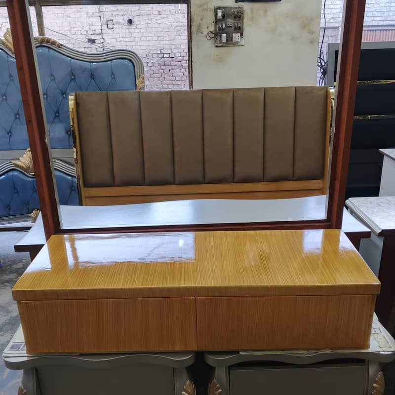 Bed, poshing  with dressing 1