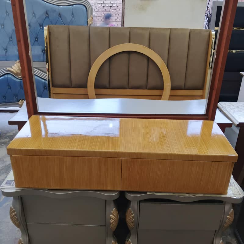 Bed, poshing  with dressing 3