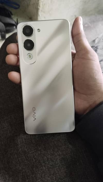 Vivo y04 4/128 GB arjand sale karna ksi bahi ko cheay to aj hi rabta k