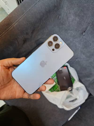 I phone 13 pro max 256/Gb Non pta Factory unlocked 2 month sim time