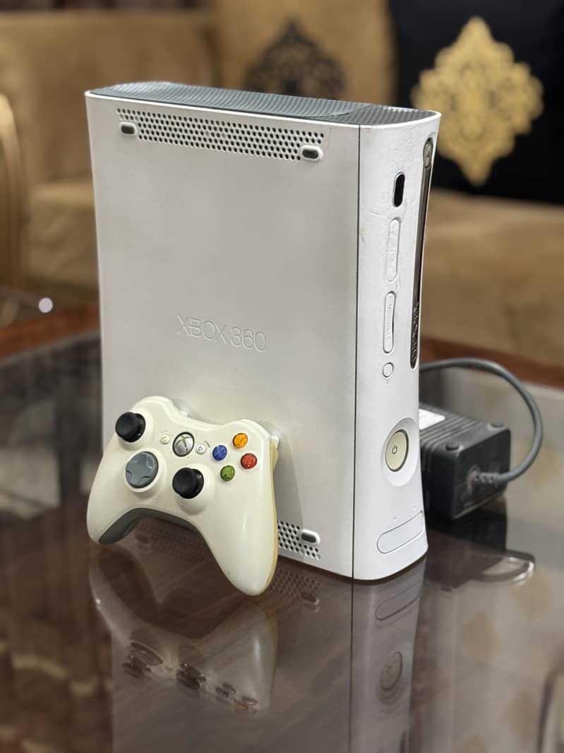 Xbox 360 with Single Wireless Controller 0