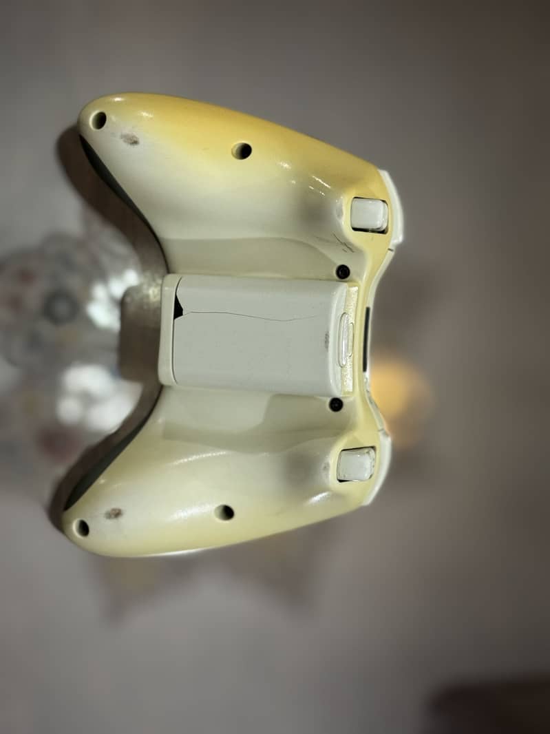 Xbox 360 with Single Wireless Controller 2