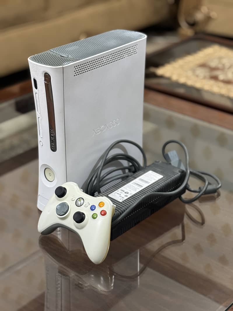 Xbox 360 with Single Wireless Controller 3