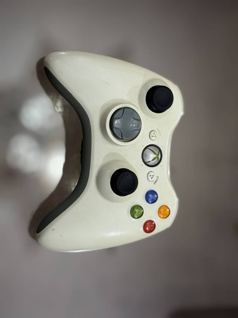 Xbox 360 with Single Wireless Controller 5