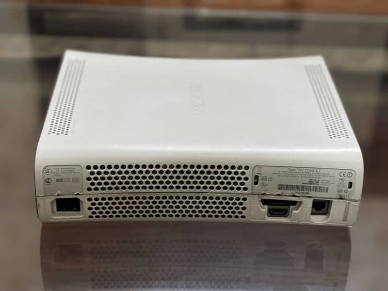 Xbox 360 with Single Wireless Controller 6