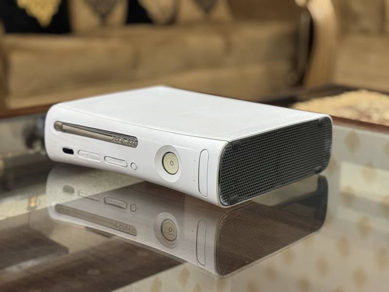 Xbox 360 with Single Wireless Controller 8