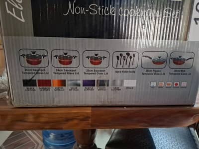 Nonstick cookware set