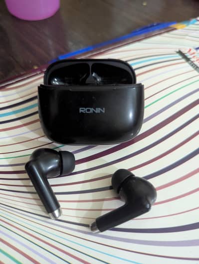 Ronin Vivid Bluetooth Wireless Earbuds – Used, Excellent Condition