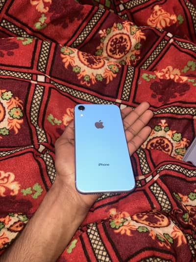 i phone xr new in one condition 10/10