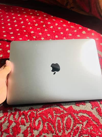 apple Mac book pro 2018
