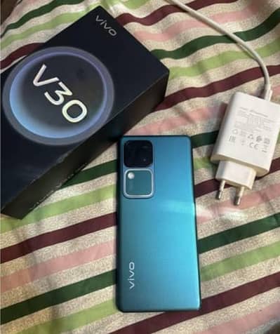 vivo v30 12/256 10/10