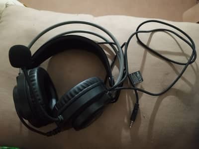 Three month used but in new condition,clear sound and long wire