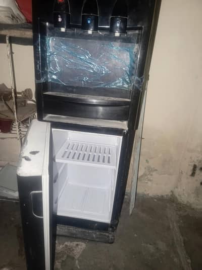 compraser water cooler cool and hot. A one condition.