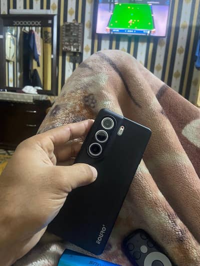 Camon 40 pro Just some days used  8+8/256 White clr