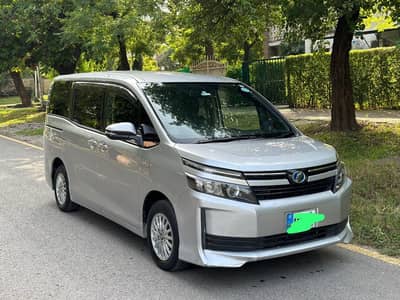 Toyota voxy 2015 hybrid