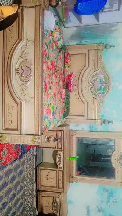 good condition deco paint