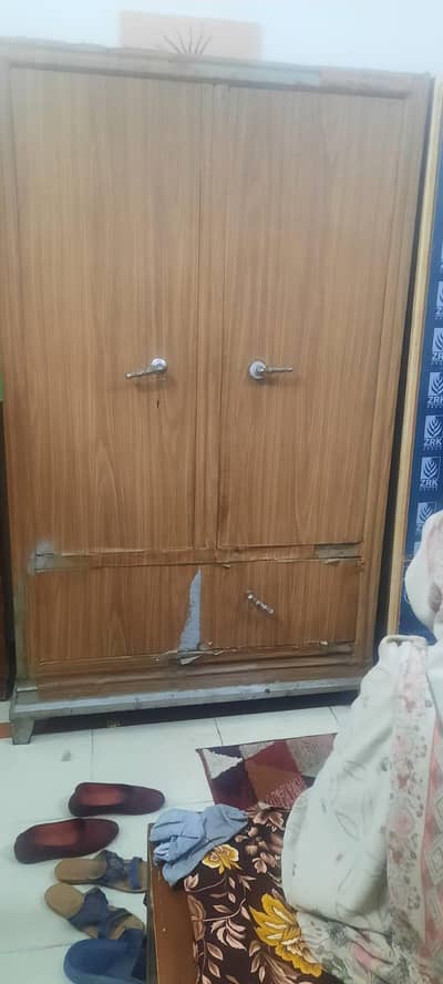 2 door almari 4 feet  chori . 6.6 feet height