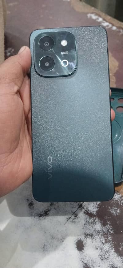vivo y28.8+8 /128 box with charger very good condition