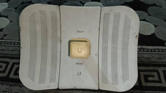 Ubiquiti LiteBeam Wireless Antenna + POE Adapter (Working)
