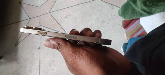i phone 13pro max 128gb Gold  battery heath 84 persent