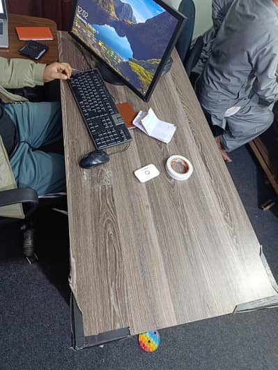 office table condition 9/10