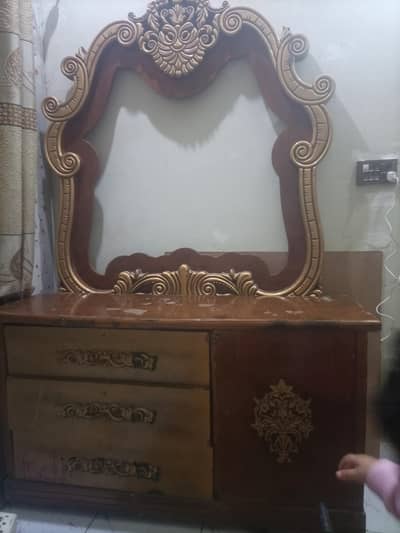 mirror with dressing