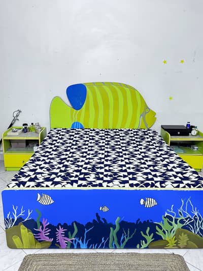 QUEEN SIZE BED WITH SIDE TABLE