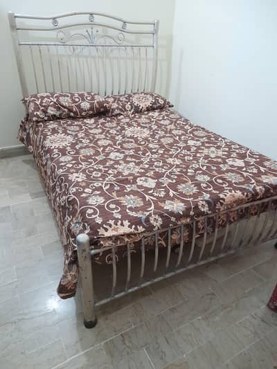 Bed with mattress 4×6 size