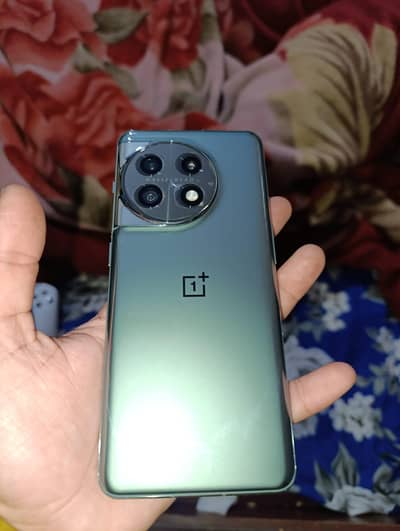 OnePlus 11 5G ( 8+8 ) ( 256 )