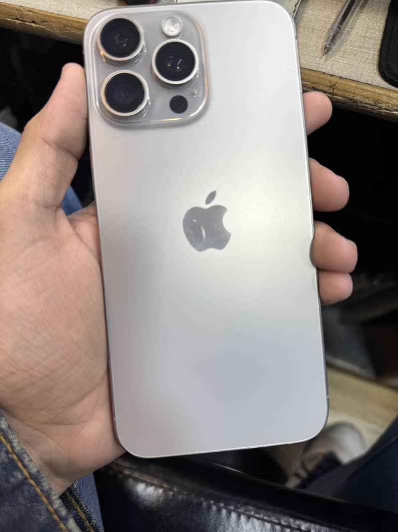 İPhone 15 pro max 2
