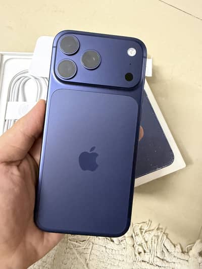 Iphone 17 pro max factory unlock LLA 512gb blue 10/10 only 38 c count