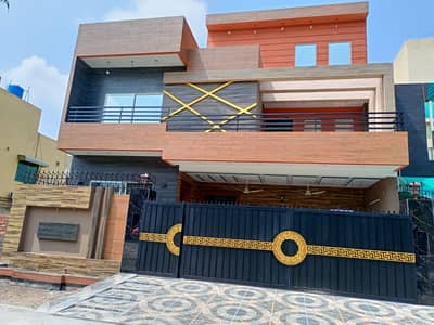 PRIME LOCATION 10 MARLA HOUSE FOR SALE