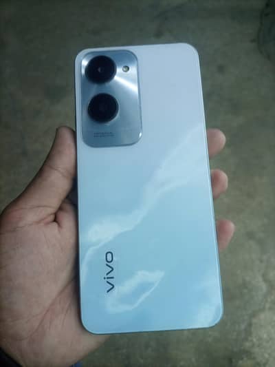 vivo y18 box charger 6+6/128  memory