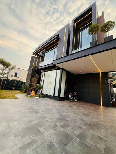 Power Living Starts Here | Fully Facilitated 1 Kanal House in Phase 6