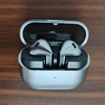 Galaxy Buds 3 in Silver