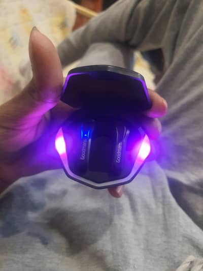 goodmans true wireless  ha all ok 2 se 3 din ki bettery sound outclass