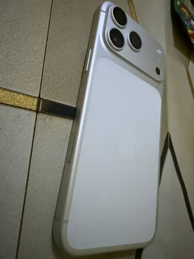 17 pro max ,512 GB,LLA model