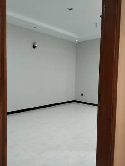Shaheen Hight 1st floor 3 Bed DD Road facing West open Corner Maintenance 5000 Rent 80000 *Code(15840)*