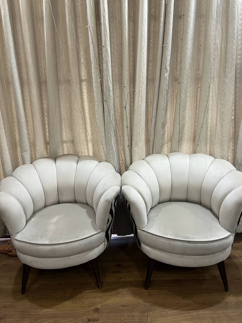 Shell chairs set 1