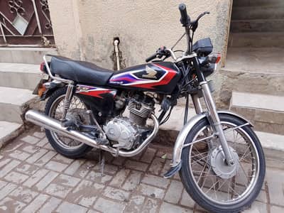 Honda CG 125 2017 model karachi number neat and clean