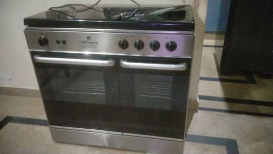 Selling Wellcome Gas Oven/Stove - Good Condition, 4 Burners, Double Ov