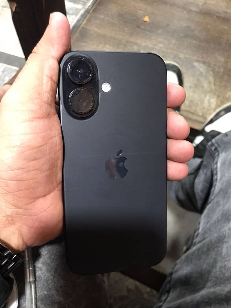 iPhone 16 4