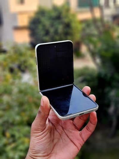 Samsung Galaxy Z Flip3  256 Clear Display Official PTA Proved For Sale