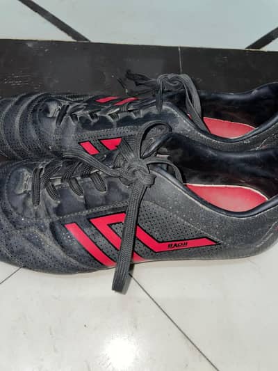 BAOJI Sports / Football Shoes – Size EU 42 (US 9.5) – Black & Red