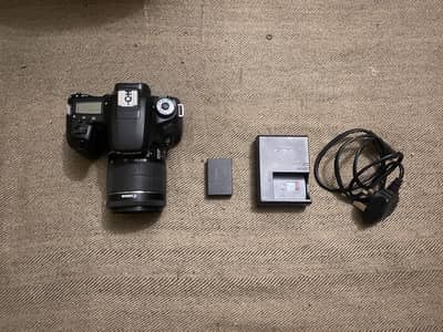 Canon Eos 77d (better than 800d) with8-55mm is stm lens for only sale.