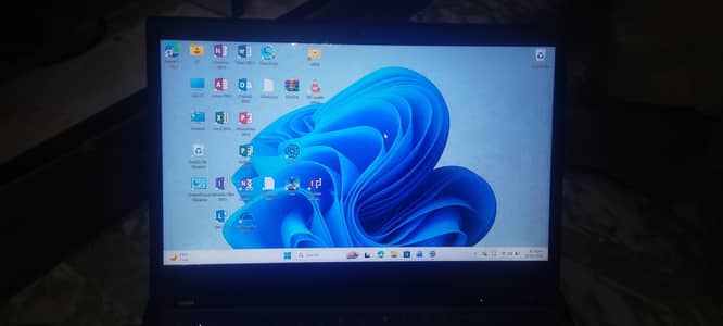 Laptop Lenovo Thinkpad Touch screen Core i5 8th Generation Ram 8/256GB
