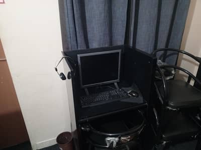 9 Cubicals with 9 Chairs